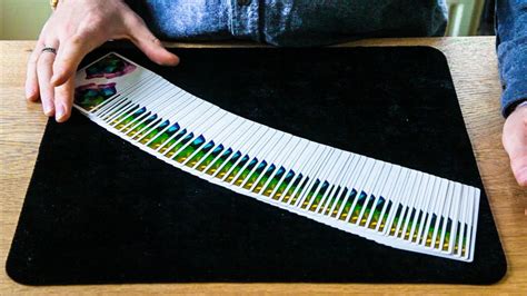 How to PERFECTLY SPREAD a Deck Of Cards = Ribbon .